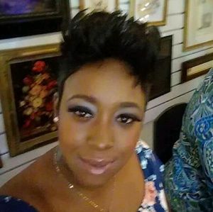 Meet your Posher, Valena